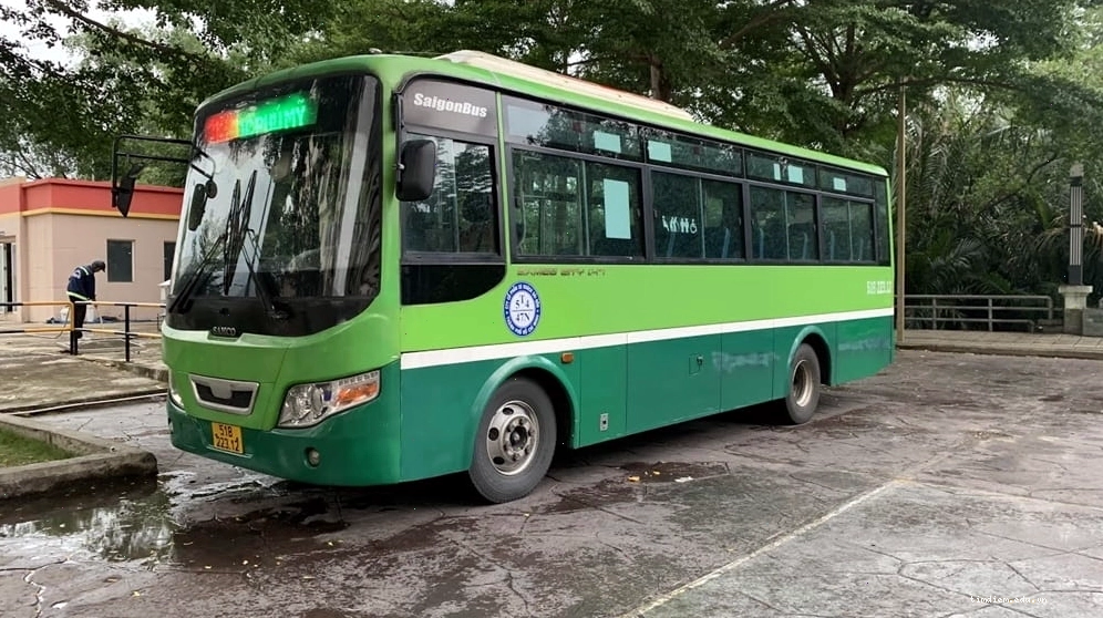 Xe buýt là phương tiện giao thông công cộng tiện lợi để đến công viên Khánh Hội
