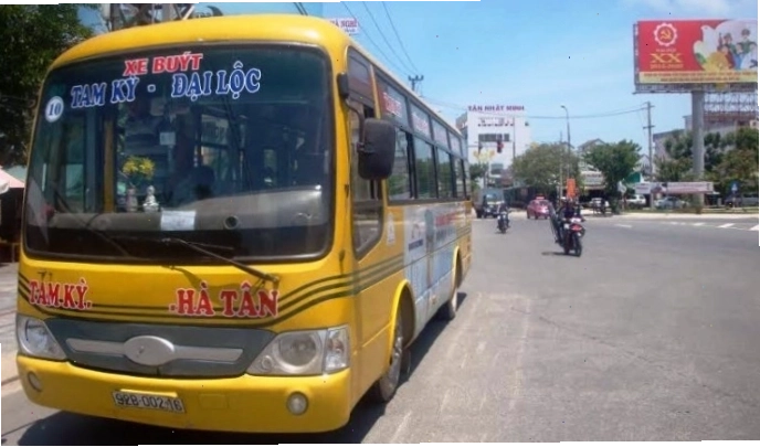 Xe buýt Quảng Nam trên đường quốc lộ