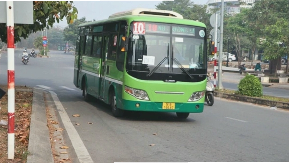Xe buýt số 1 là một lựa chọn để đến công viên 30 tháng 4