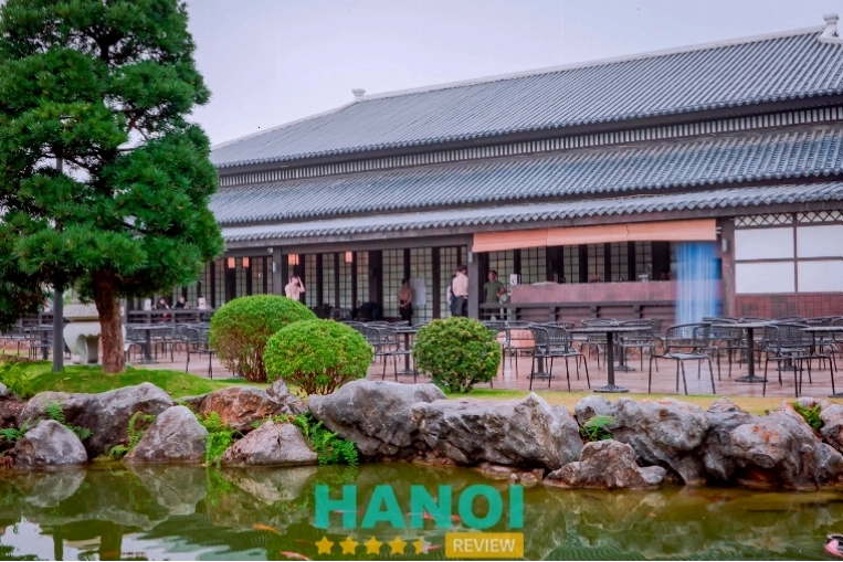 Xin Chào Café & Bakery, Hà Nội - Quán cafe cá koi ấm cúng
