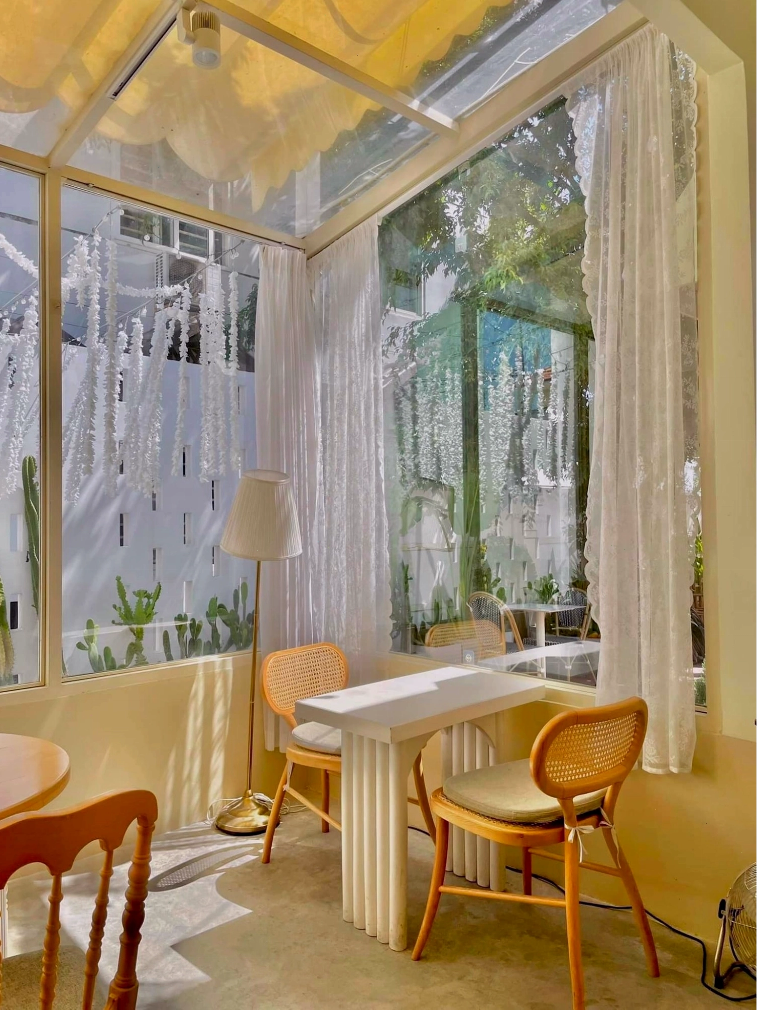 Yiyi Dessert Cafe - Sự kết hợp hoàn hảo giữa không gian và đồ uống