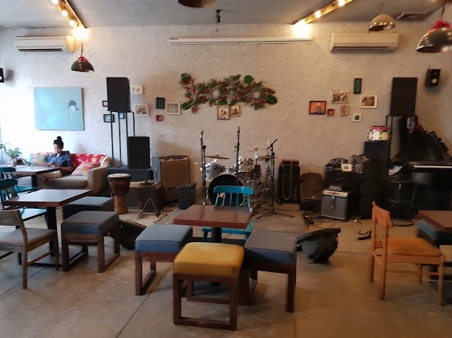 Yoko Cafe: Khám phá không gian nhạc sống độc đáo tại Sài Gòn